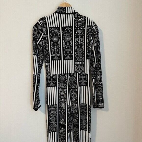 Black Mystical Printed Long Sleeve Tee with O-Neck Design Sized Large - Picture 10 of 12